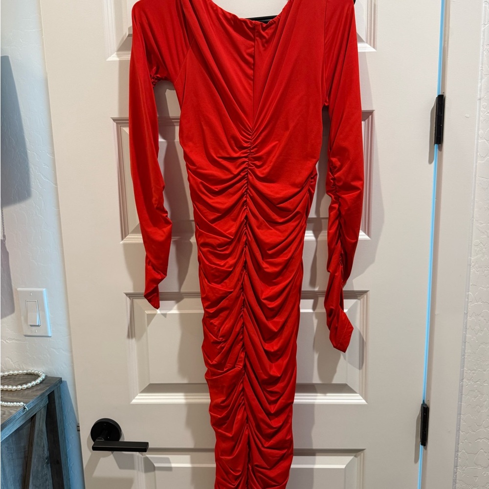 Elegant Red Ruched Dress - Picture 3 of 3